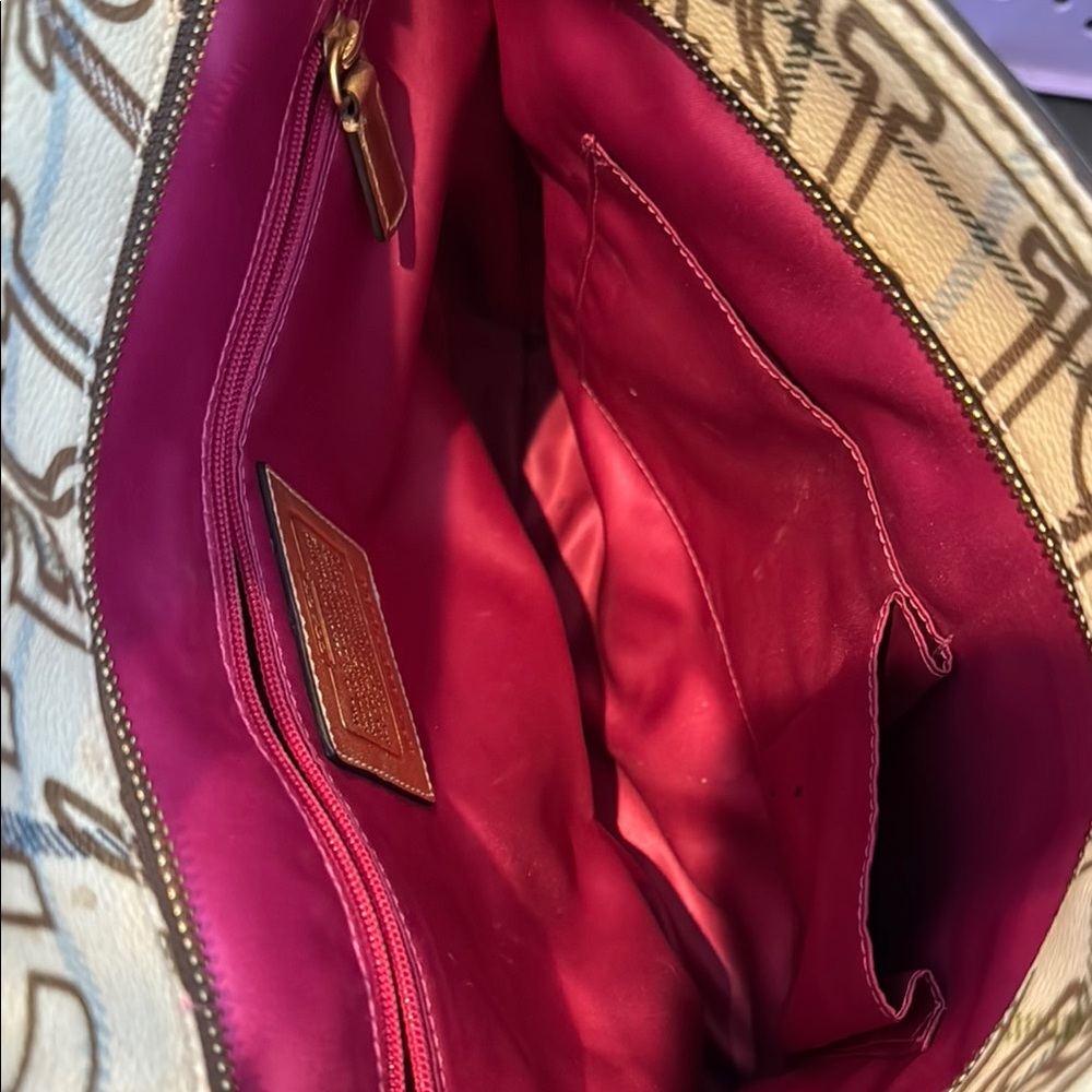 Coach Cream and Gold Tote Bag with Distinctive Design and Spacious Interior - Picture 3 of 5